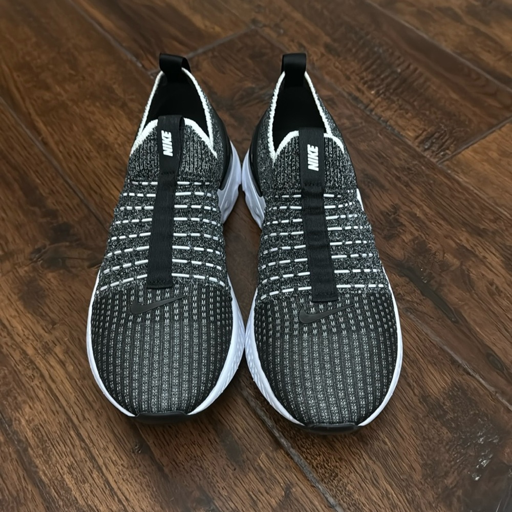 Brand New Women’s Size 7 Nike React Phantom Run Flyknit 2 Shoes
